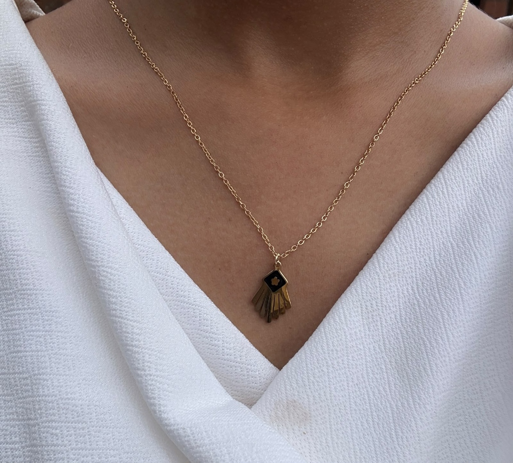 Avanika Exquisite Gold Pendant Necklace close-up