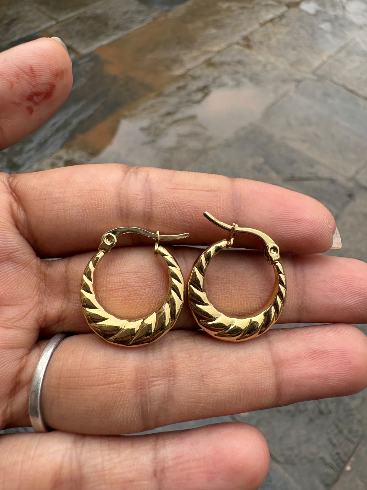 Riya Twisted Hoops